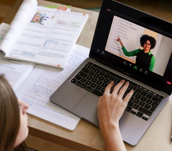 Online class schedule with real-time